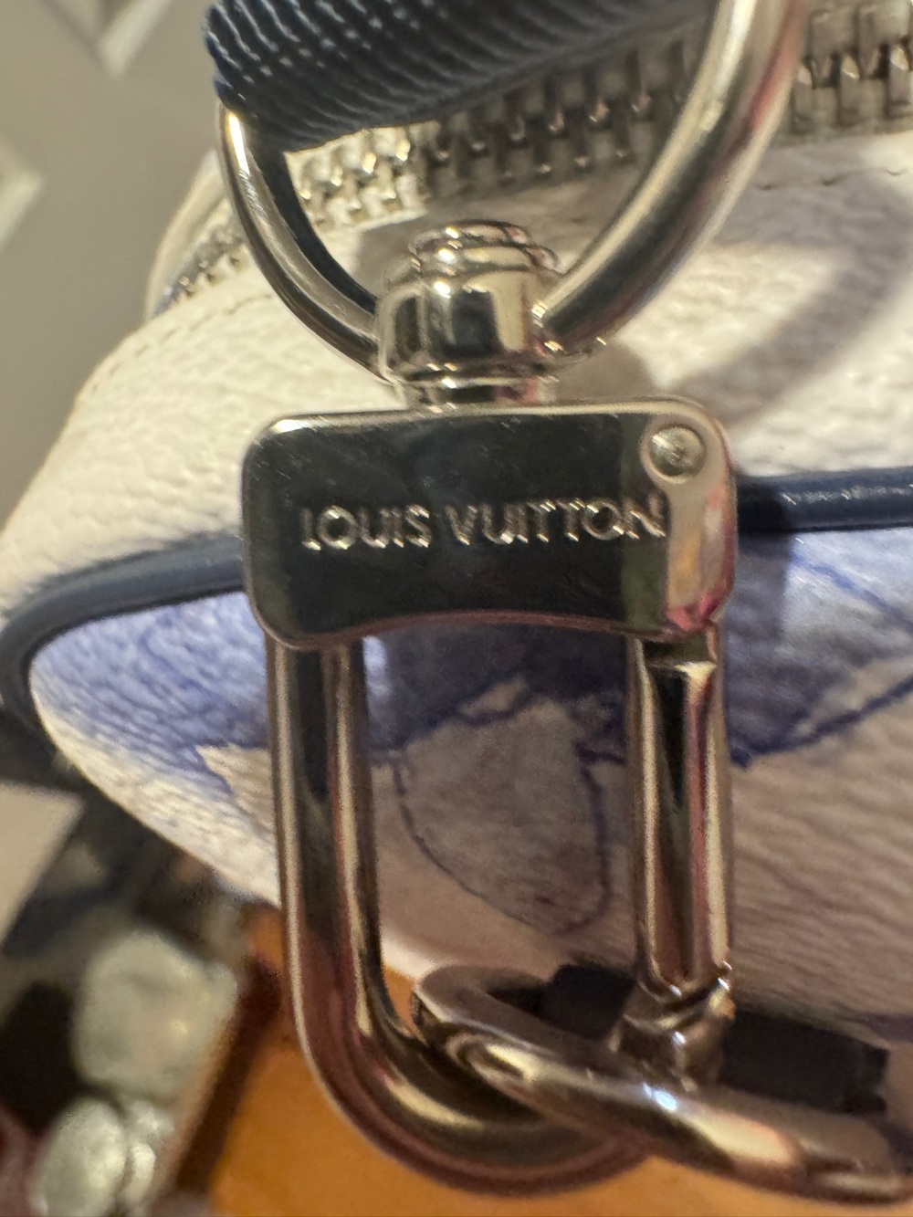 Louis Vuitton Monogram Watercolor Outdoor Pouch with Dustbag - Picture 6 of 11